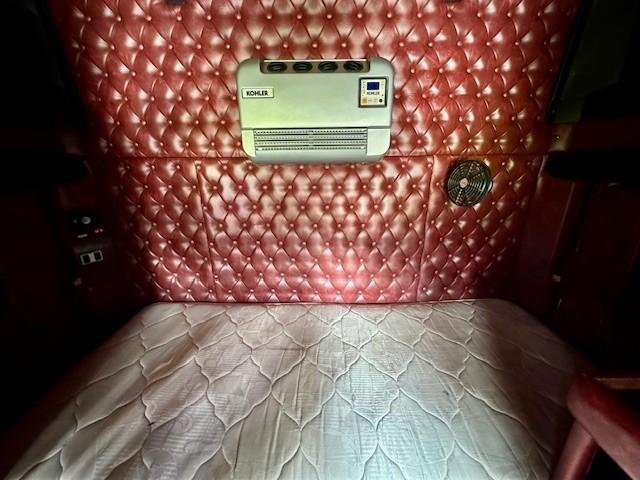 2010 Kenworth T908 50-Inch Bunk, Cummins Isx, 694K Kms, 18Sp