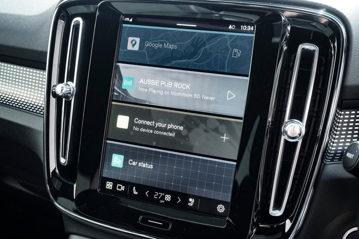 2025 Volvo XC40 Ultra B4 Dark