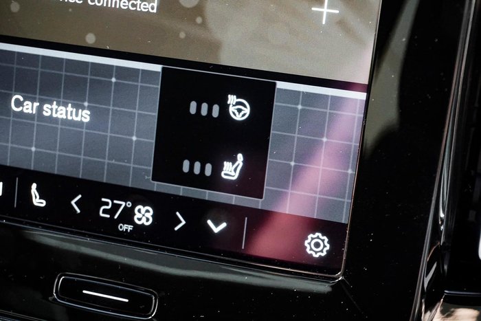 2025 Volvo XC40 Ultra B4 Dark