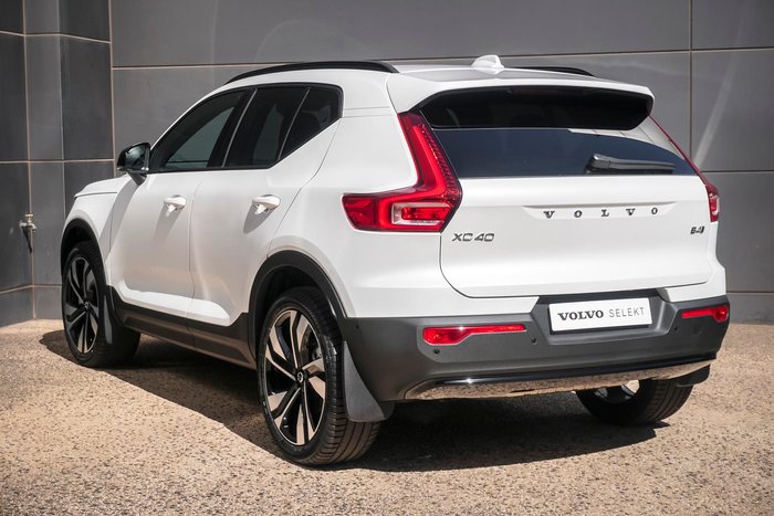 2025 Volvo XC40 Ultra B4 Dark