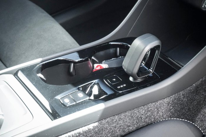 2025 Volvo XC40 Ultra B4 Dark