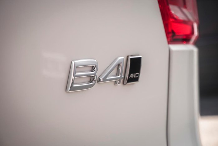 2025 Volvo XC40 Ultra B4 Dark