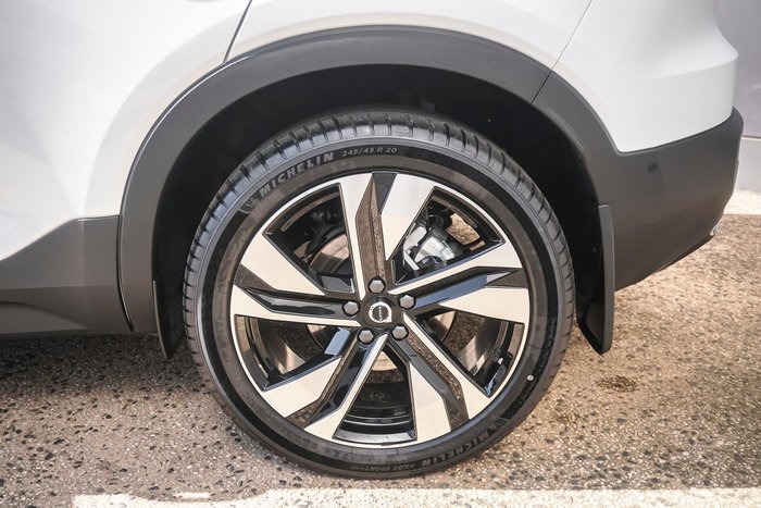 2025 Volvo XC40 Ultra B4 Dark