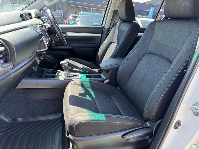 2020 Toyota Hilux SR5