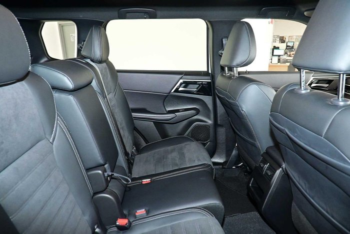 2024 Mitsubishi Outlander Black Edition