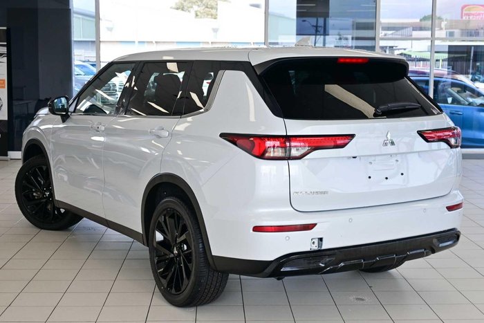 2024 Mitsubishi Outlander Black Edition