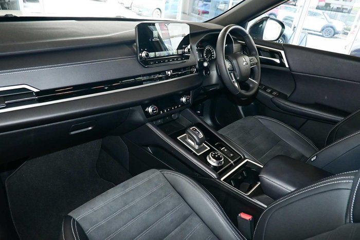 2024 Mitsubishi Outlander Black Edition