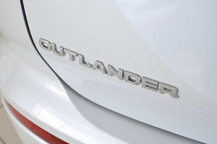 2024 Mitsubishi Outlander Black Edition