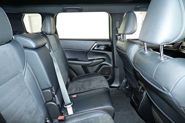 2023 Mitsubishi Outlander LS Black Edition