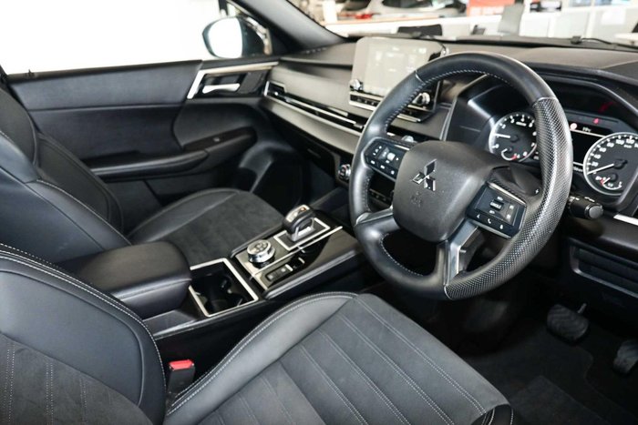 2023 Mitsubishi Outlander LS Black Edition