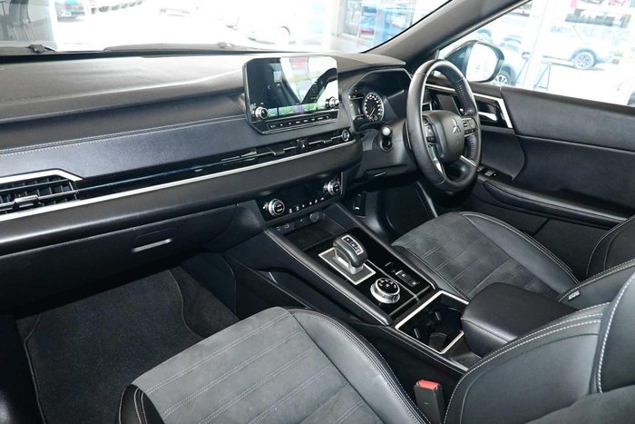 2023 Mitsubishi Outlander LS Black Edition