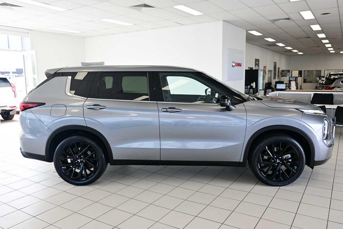 2023 Mitsubishi Outlander LS Black Edition