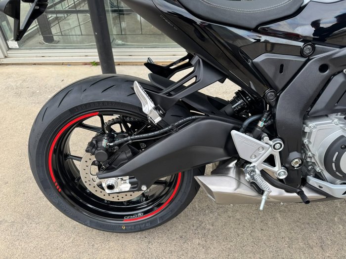 2025 CFMOTO 675 SR-R GREY