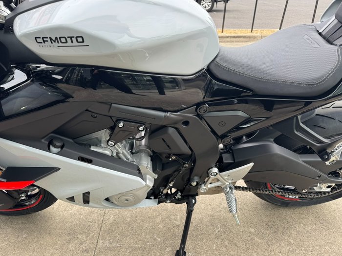 2025 CFMOTO 675 SR-R GREY
