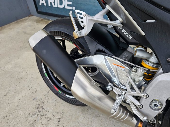 2016 APRILIA TUONO V4 RR Black