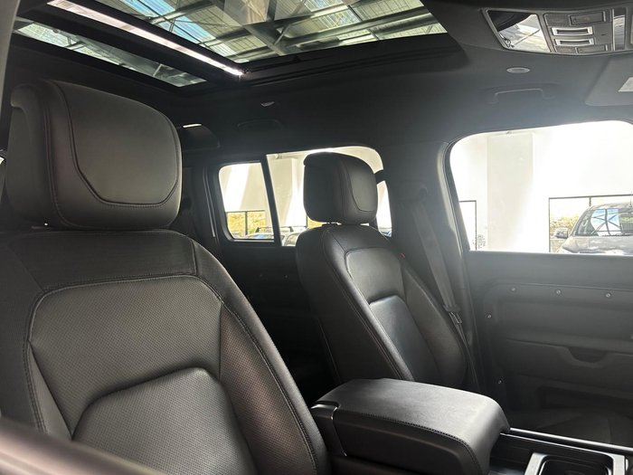 2023 Land Rover Defender 110 D300 X-Dynamic HSE L663 MY23.5 AWD Santorini Black