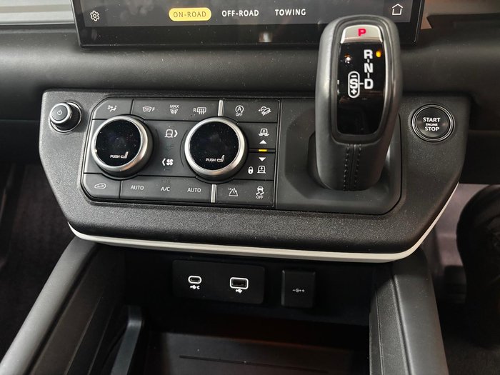 2023 Land Rover Defender 110 D300 X-Dynamic HSE L663 MY23.5 AWD Santorini Black