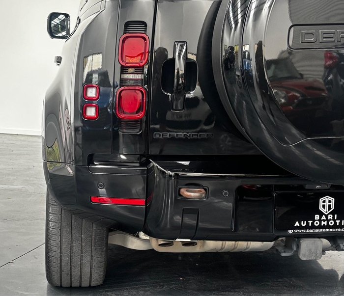 2023 Land Rover Defender 110 D300 X-Dynamic HSE L663 MY23.5 AWD Santorini Black