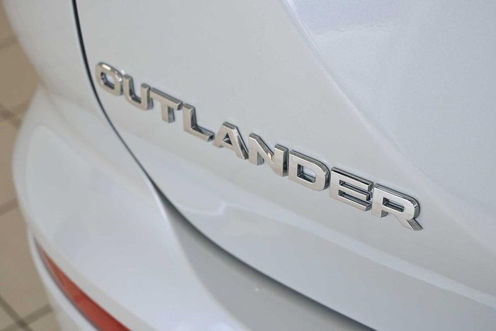 2023 Mitsubishi Outlander LS Black Edition