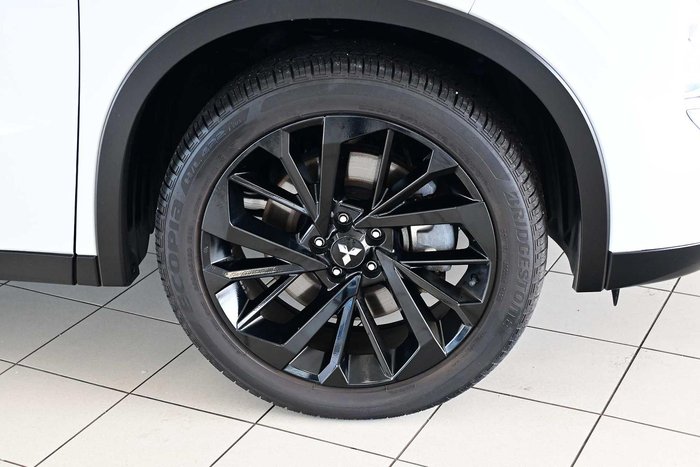 2023 Mitsubishi Outlander LS Black Edition