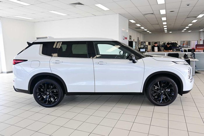 2023 Mitsubishi Outlander LS Black Edition