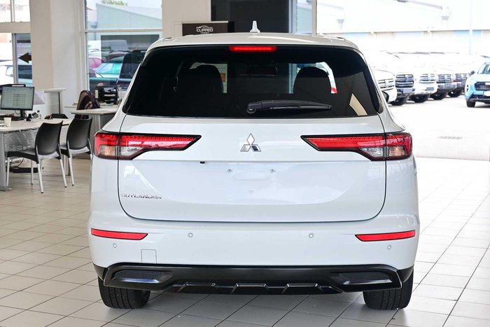 2023 Mitsubishi Outlander LS Black Edition
