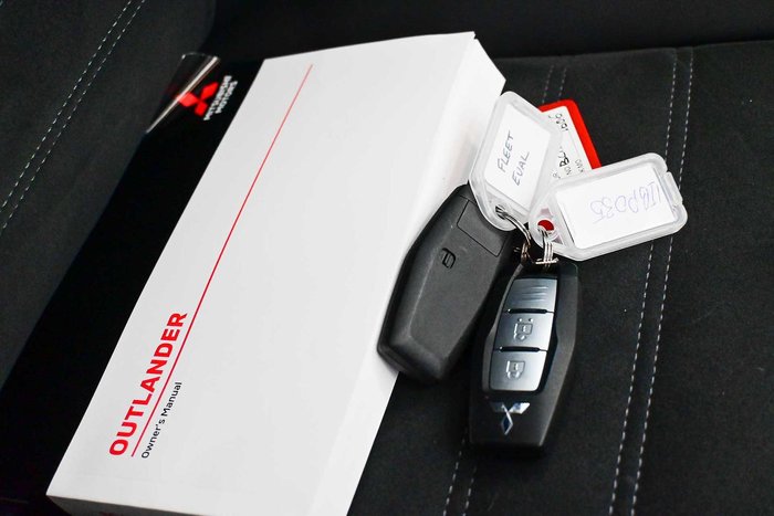 2023 Mitsubishi Outlander LS Black Edition