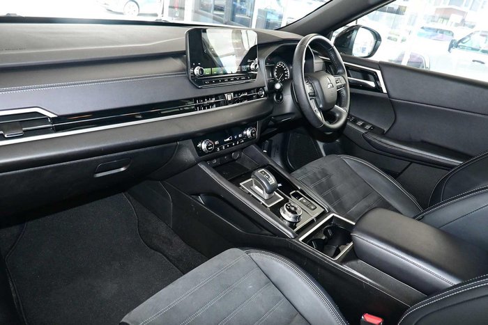 2023 Mitsubishi Outlander LS Black Edition