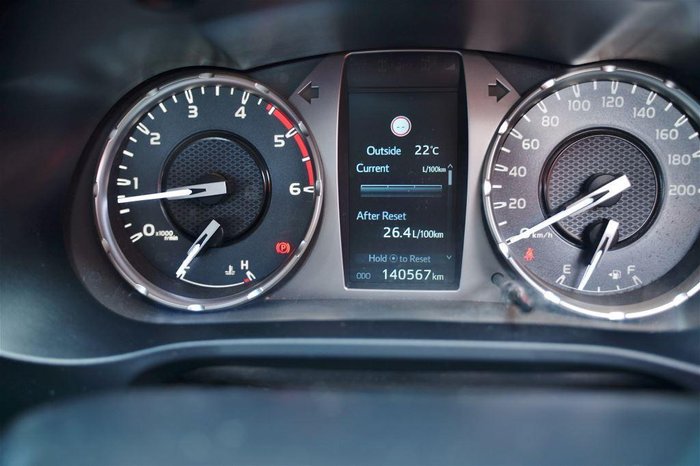 2022 Toyota Hilux SR