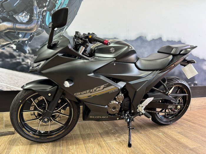 2023 Suzuki GIXXER Black