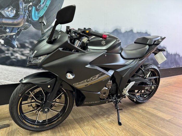 2023 Suzuki GIXXER Black