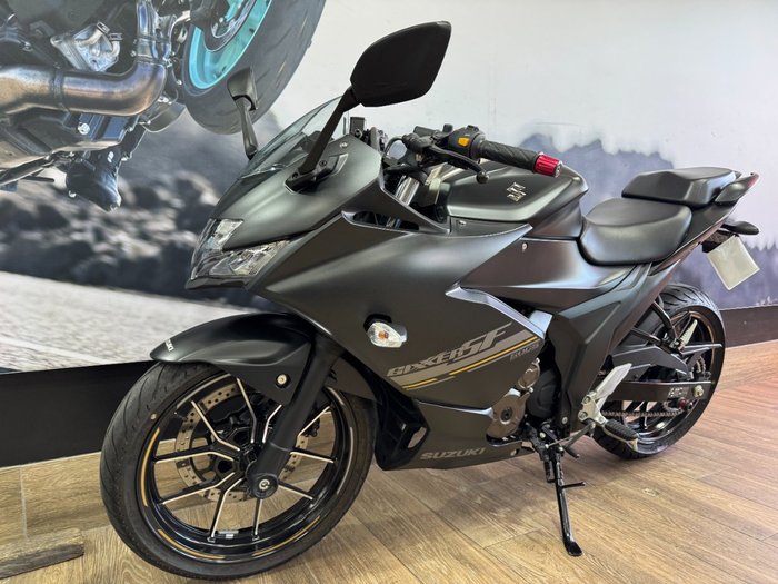 2023 Suzuki GIXXER Black