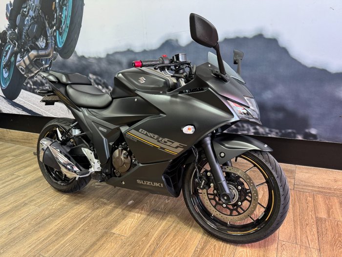 2023 Suzuki GIXXER Black