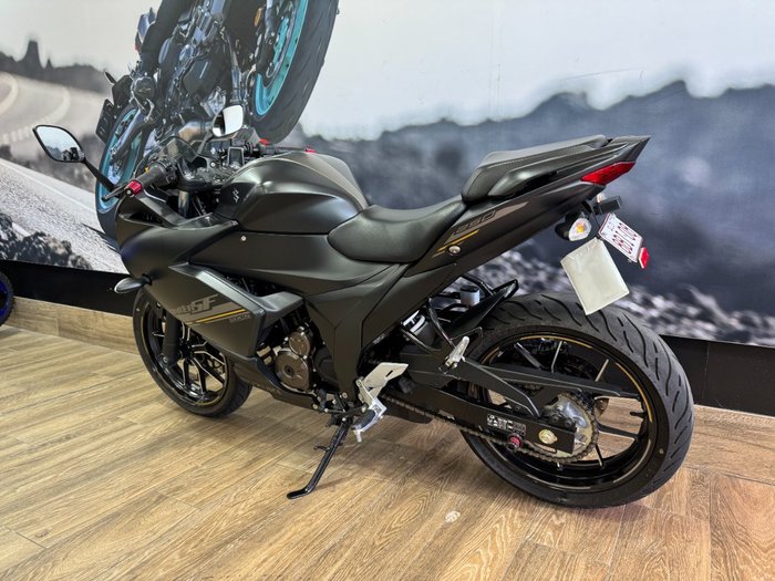 2023 Suzuki GIXXER Black