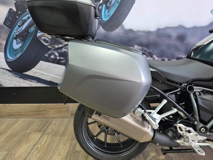 2019 BMW Motorrad R 1250 R GREEN
