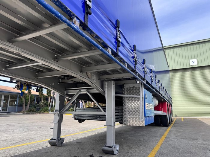 2013 Krueger St3 22 Pallet Sd Curtain Sider