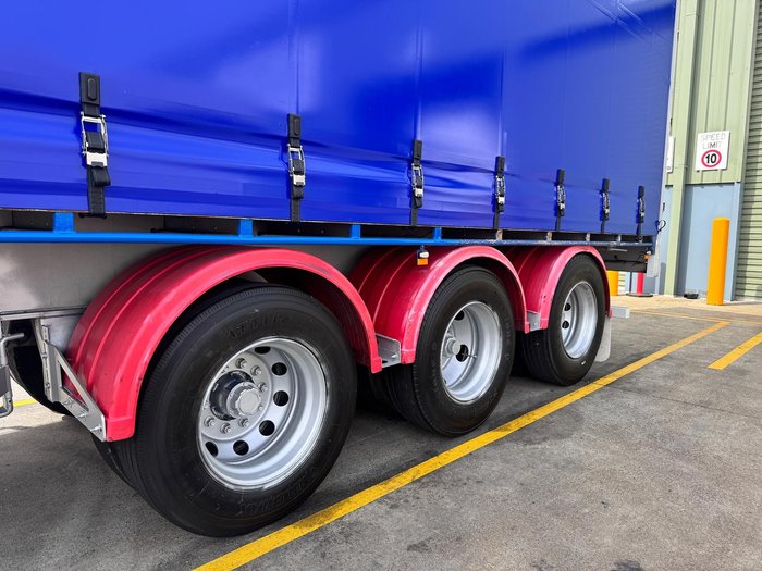 2013 Krueger St3 22 Pallet Sd Curtain Sider