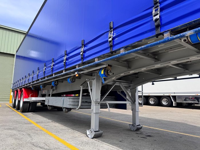 2013 Krueger St3 22 Pallet Sd Curtain Sider