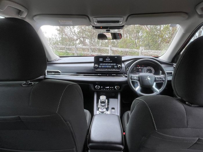 2022 Mitsubishi Outlander ES