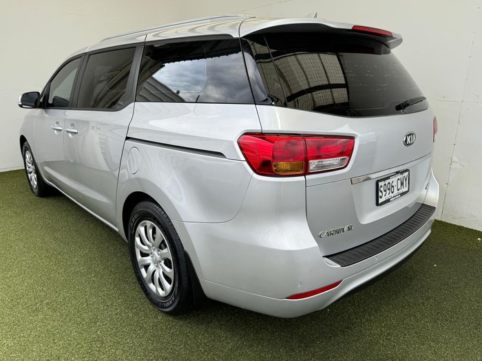 2017 Kia Carnival S