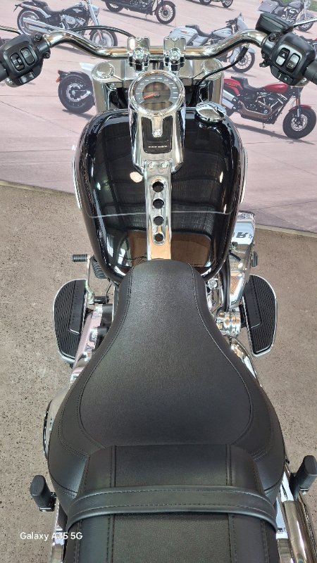 2025 Harley-davidson FLFB FAT BOY (117) Vivid Black
