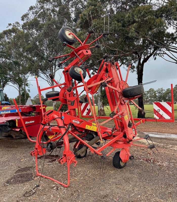 2016 Kuhn Gf7802 Red