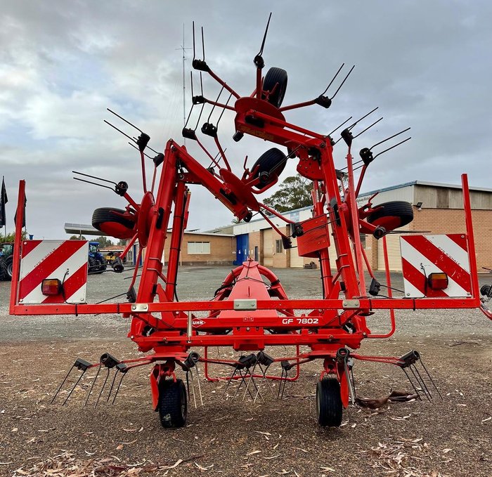 2016 Kuhn Gf7802 Red