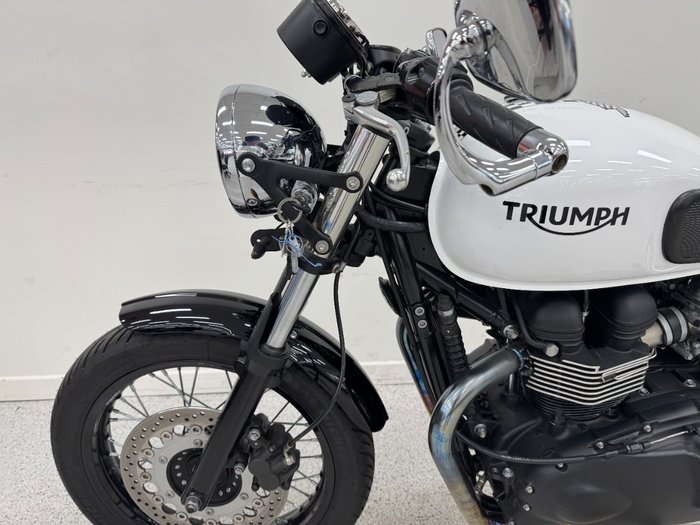 2015 Triumph THRUXTON 900 White