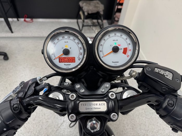 2015 Triumph THRUXTON 900 White