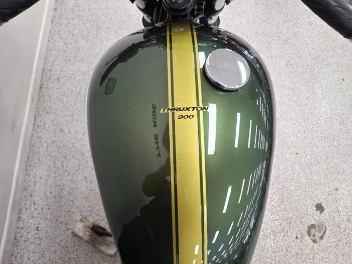 2016 Triumph THRUXTON 900 Green