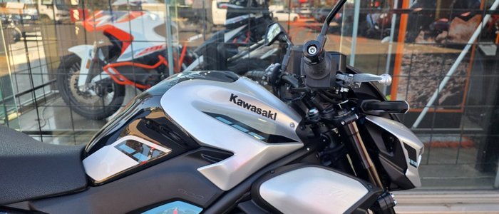 2025 Kawasaki Z900 SUPERNAKED SL1