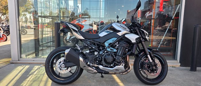 2025 Kawasaki Z900 SUPERNAKED SL1