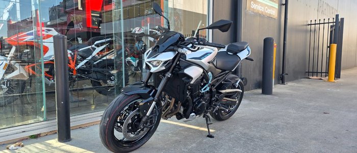2025 Kawasaki Z900 SUPERNAKED SL1