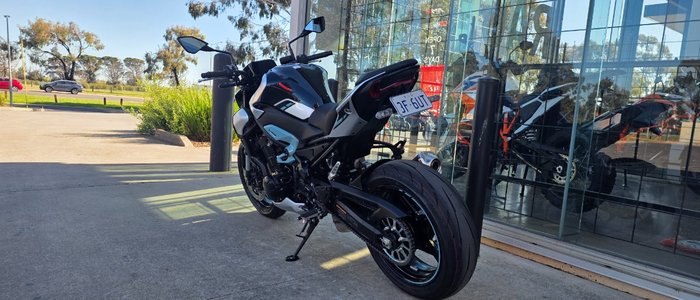 2025 Kawasaki Z900 SUPERNAKED SL1